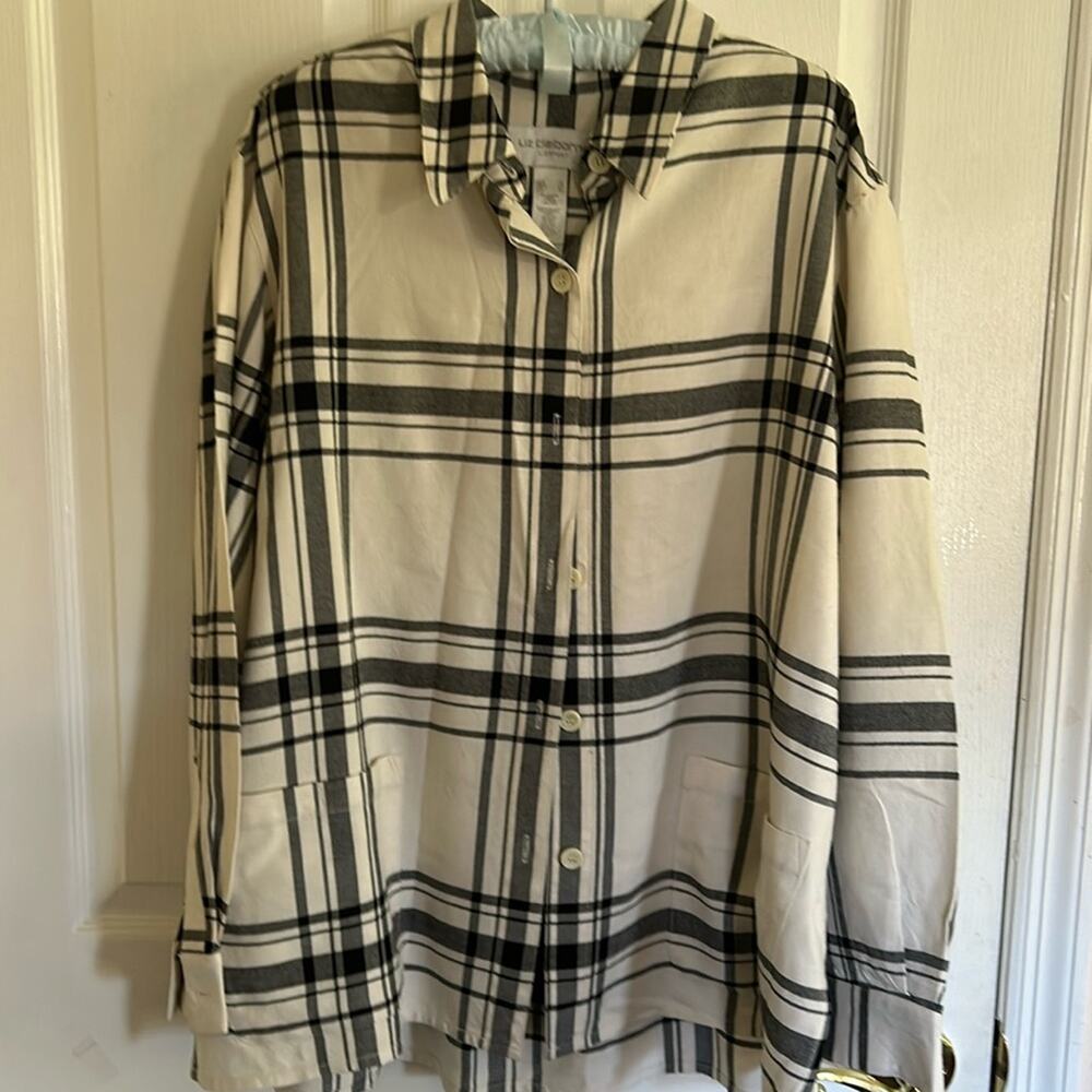 Women’s size extra large, Liz Claiborne, Plaid Beige and brown long sleeve shirt